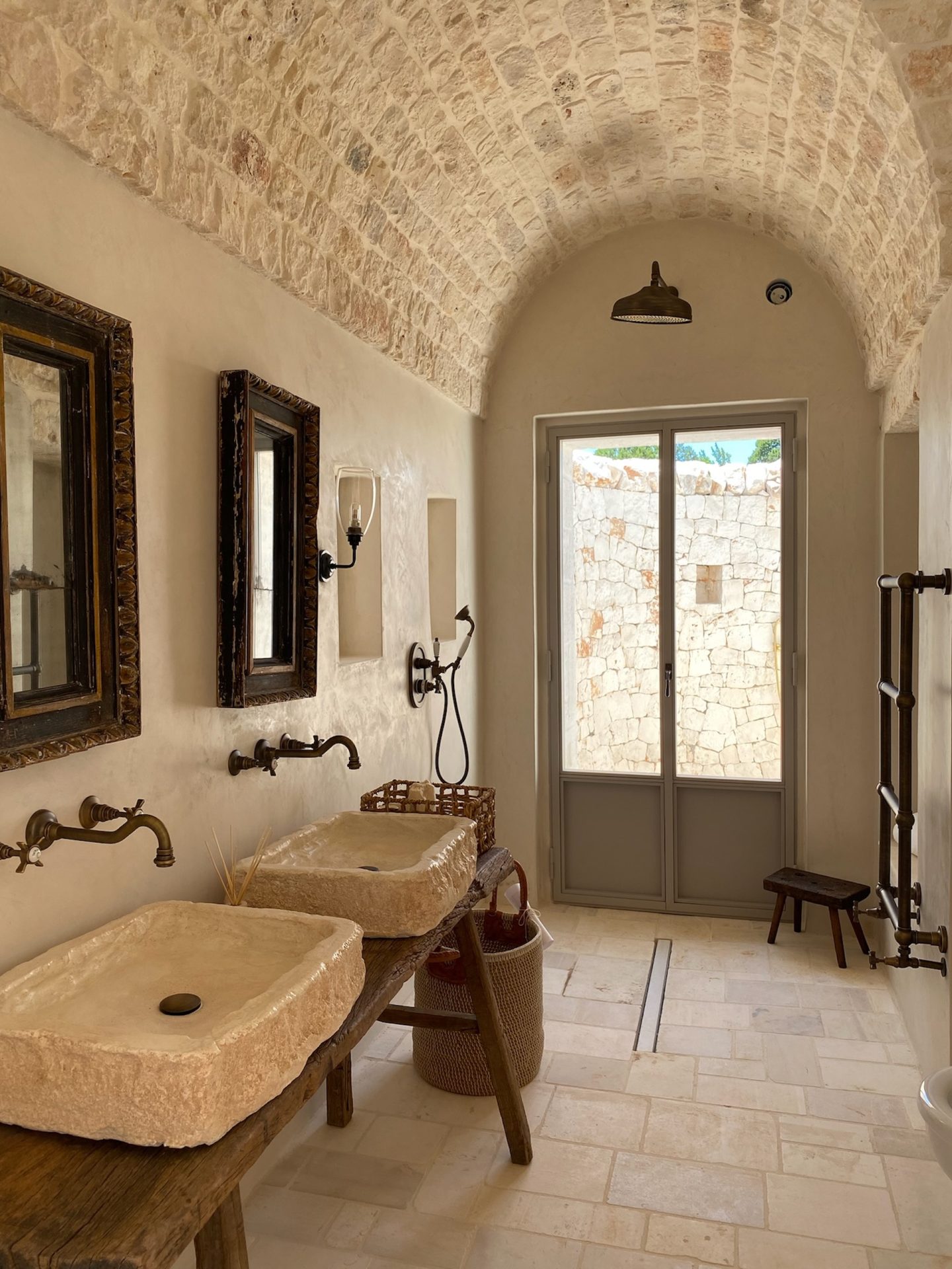 The bathrooms · Photograph 7