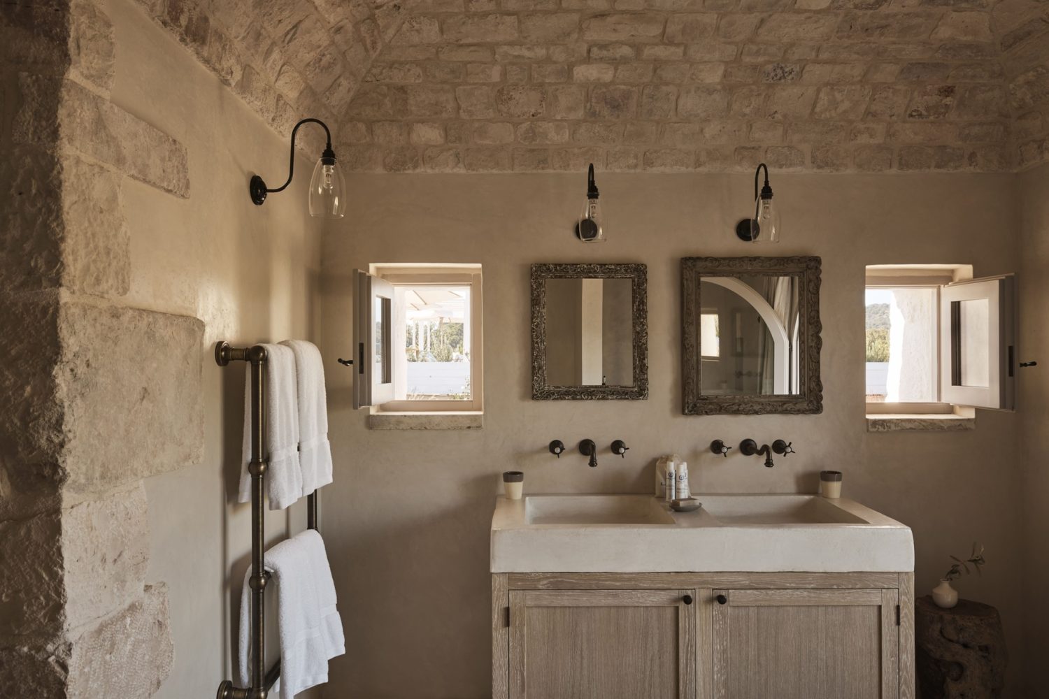 The bathrooms · Photograph 5