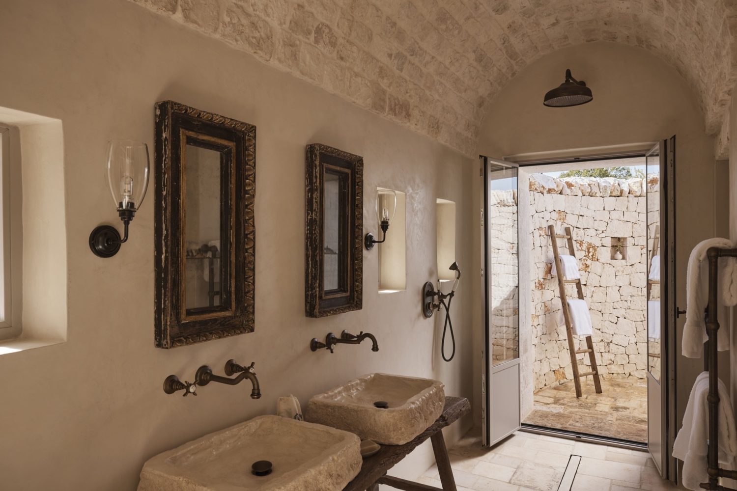 The bathrooms · Photograph 2
