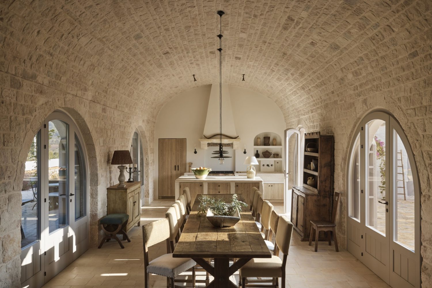 The full barrel-vaulted Long Room